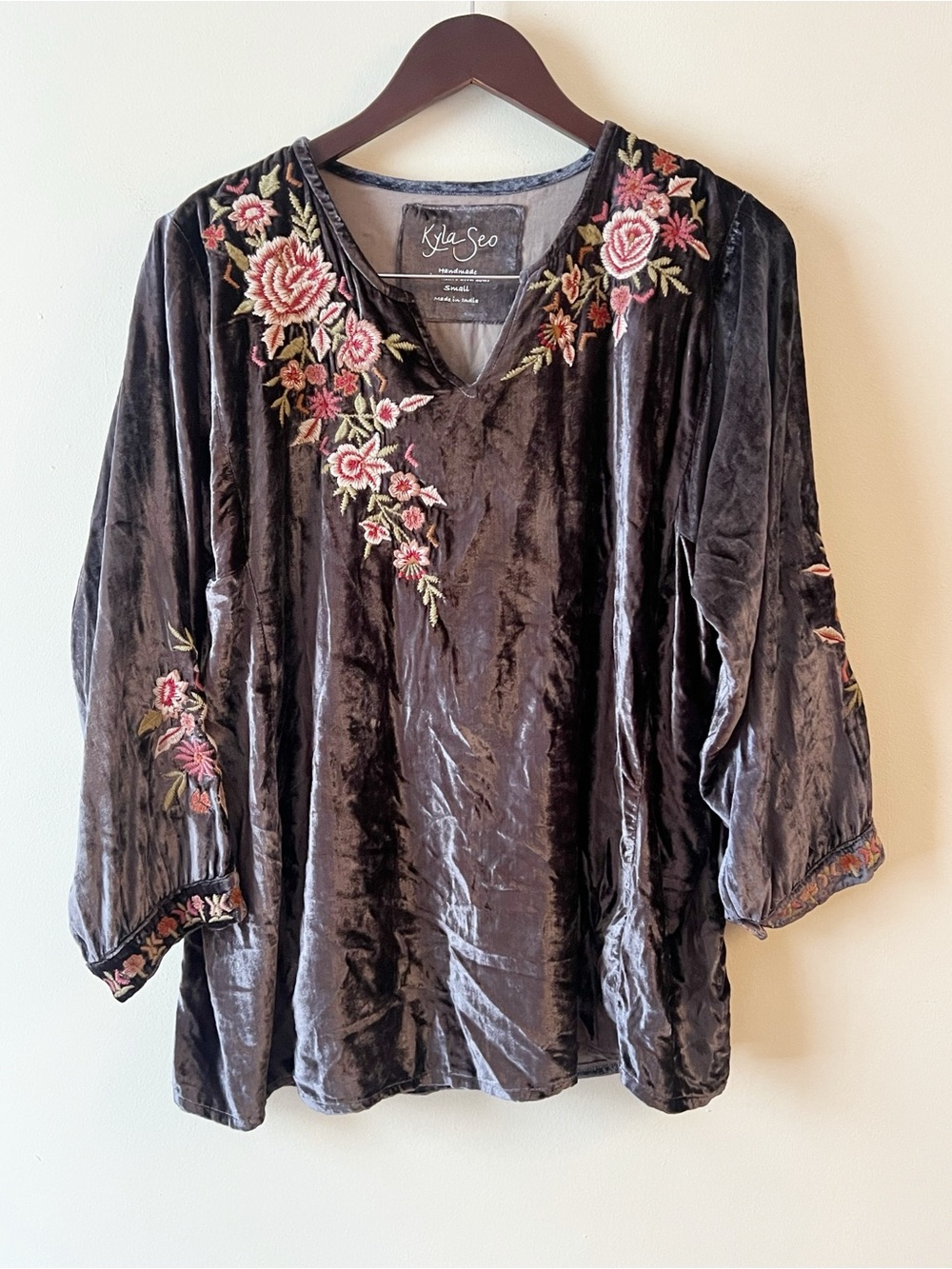 Kyla Seo Anthropologie Velvet Embroidered Boho Tunic Top Size Small Floral Gray